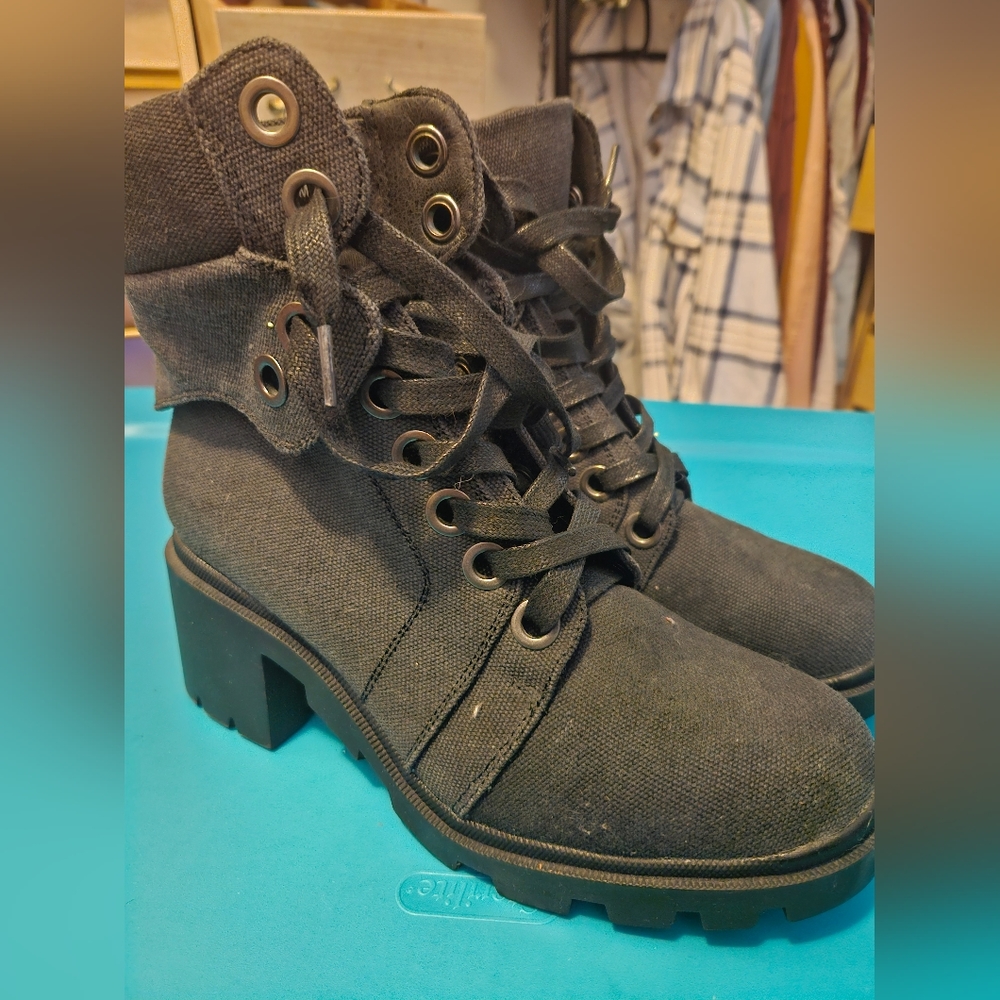 Heeled combat boot
